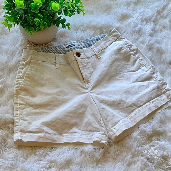 Old Navy Pants - Old Navy White Everyday Shorts Womens Size 2